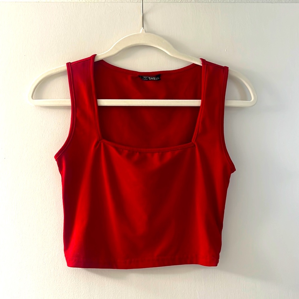 Red square neck cropped tank top. Size: Small. Brand: Shein